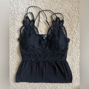 J for Justify Black Sleeveless Lacey Blouse Top